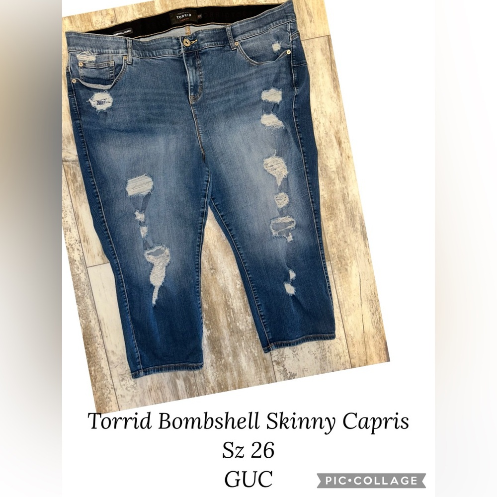 TORRID Bombshell Skinny Capris sz 26 GUC